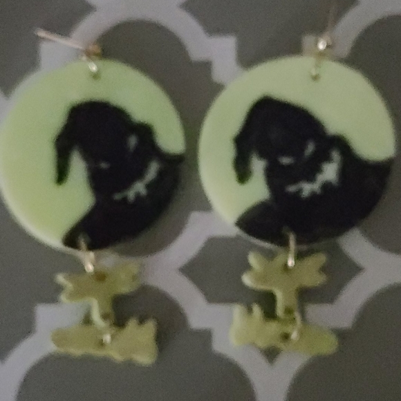 🎃Oogie Boogie Glow in the Dark Earrings - Picture 4 of 4